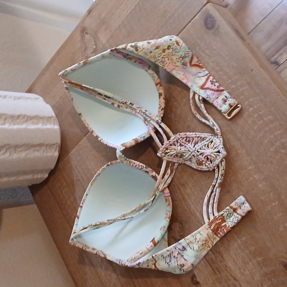 Victoria's Secret The Fabulous Strappy Push-up Padded Bikini Top. Size 34C - Picture 11 of 17